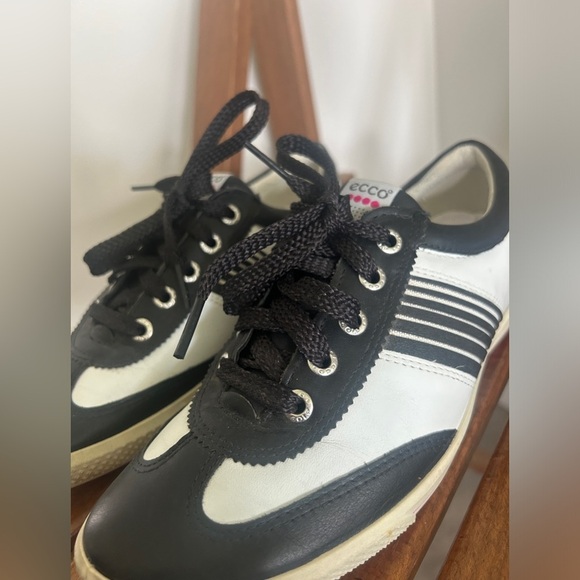 ECCO Women’s Hybrid Sneaker-Sport Shoe Size 37 (W 6.5-7) - Picture 4 of 11